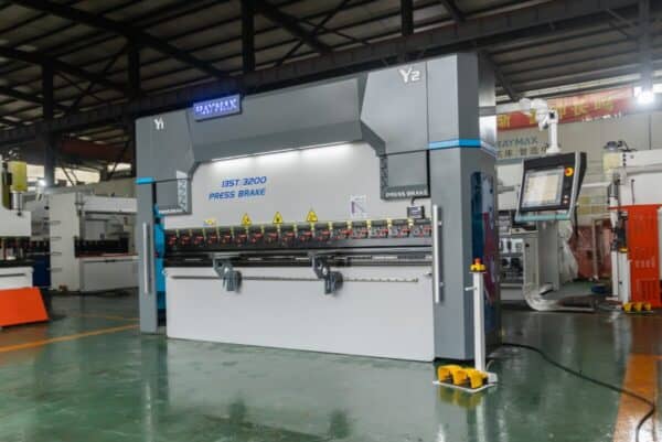 China 120 135 ton x 10 foot 6 axis hydraulic sheet metal press brake machine for sale China 120 135 ton x 10 foot 6 axis hydraulic sheet metal press brake machine for sale