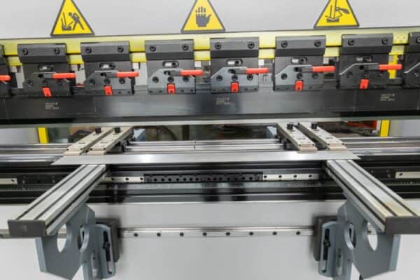 China 120 135 ton x 10 foot 6 axis hydraulic sheet metal press brake machine for sale China 120 135 ton x 10 foot 6 axis hydraulic sheet metal press brake machine for sale