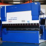 RAYMAX 80 90 100 ton x 36 Inch 4 axis high-performance hydraulic CNC press brakes