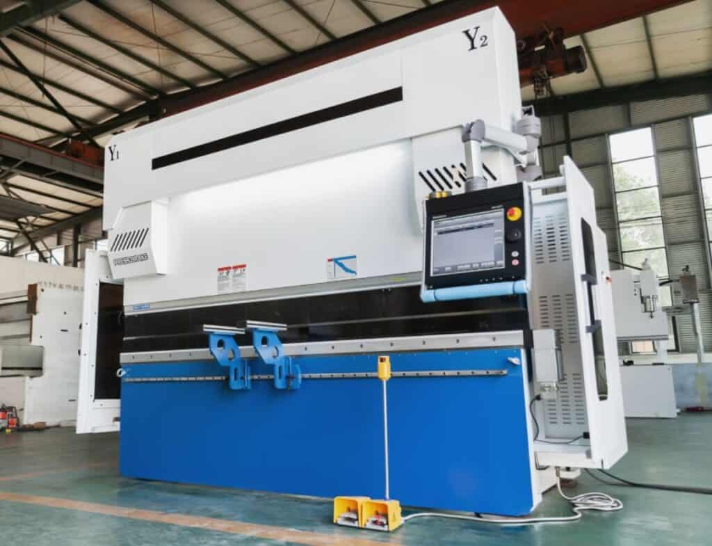 Custom 250 300 ton x 4 foot 6 Axis Large Industrial Hydraulic Press Brake Machine For Sale