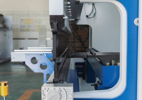 Custom 250 300 ton x 4 foot 6 Axis Large Industrial Hydraulic Press Brake Machine For Sale Custom 250 300 ton x 4 foot 6 Axis Large Industrial Hydraulic Press Brake Machine For Sale