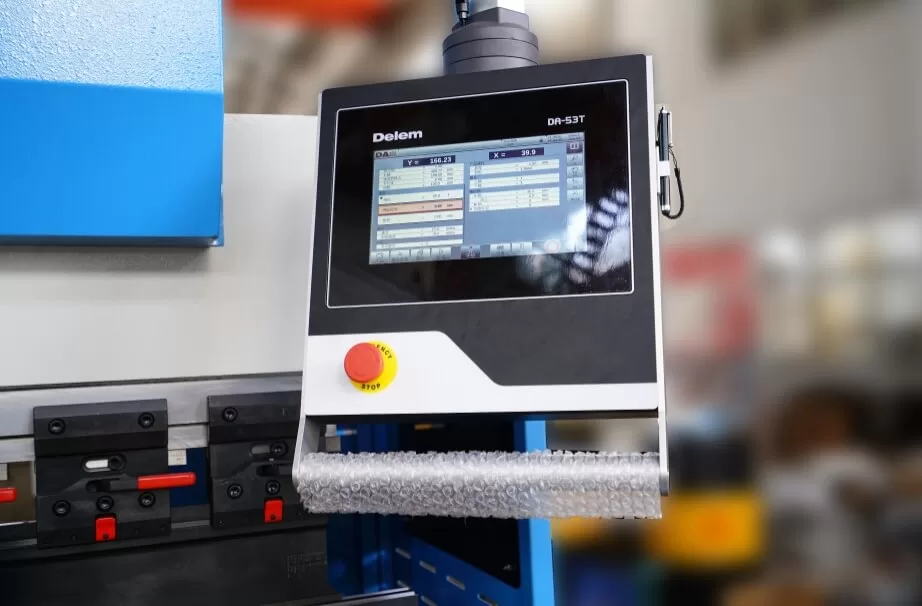 CNC DELEM DA53T Controller