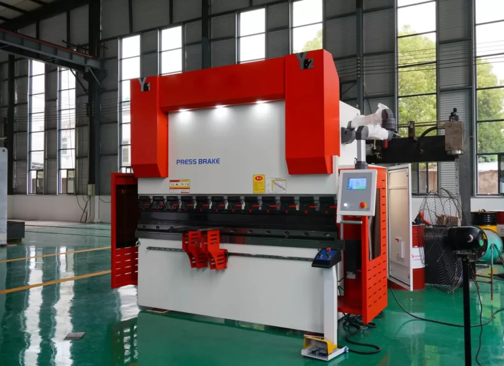 50 60 ton x 8 ft 8 axis China compact CNC hydraulic press brake machine for sale