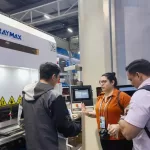 Customers at the exhibition can choose Raymax press brake2