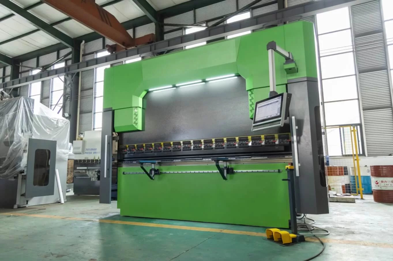 250-ton x 10-foot 4 axis cheap CNC hydraulic sheet metal press brake machine for sale