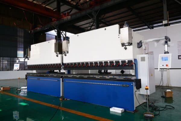 750 1000 2000-ton x 20-ft /6m 4 axis largest CNC hydraulic tandem press brake for sale 750 1000 2000-ton x 20-ft /6m 4 axis largest CNC hydraulic tandem press brake for sale