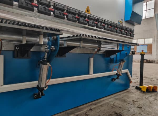 100 ton x 10 foot 4 axis CNC hydraulic press brake bending machine for sale 100 ton x 10 foot 4 axis CNC hydraulic press brake bending machine for sale