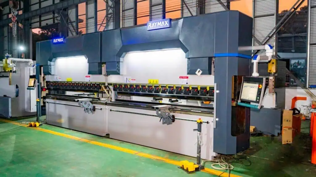 500/600-ton x 26-ft /8m 4 axis largest hydraulic tandem press brake machine for sale