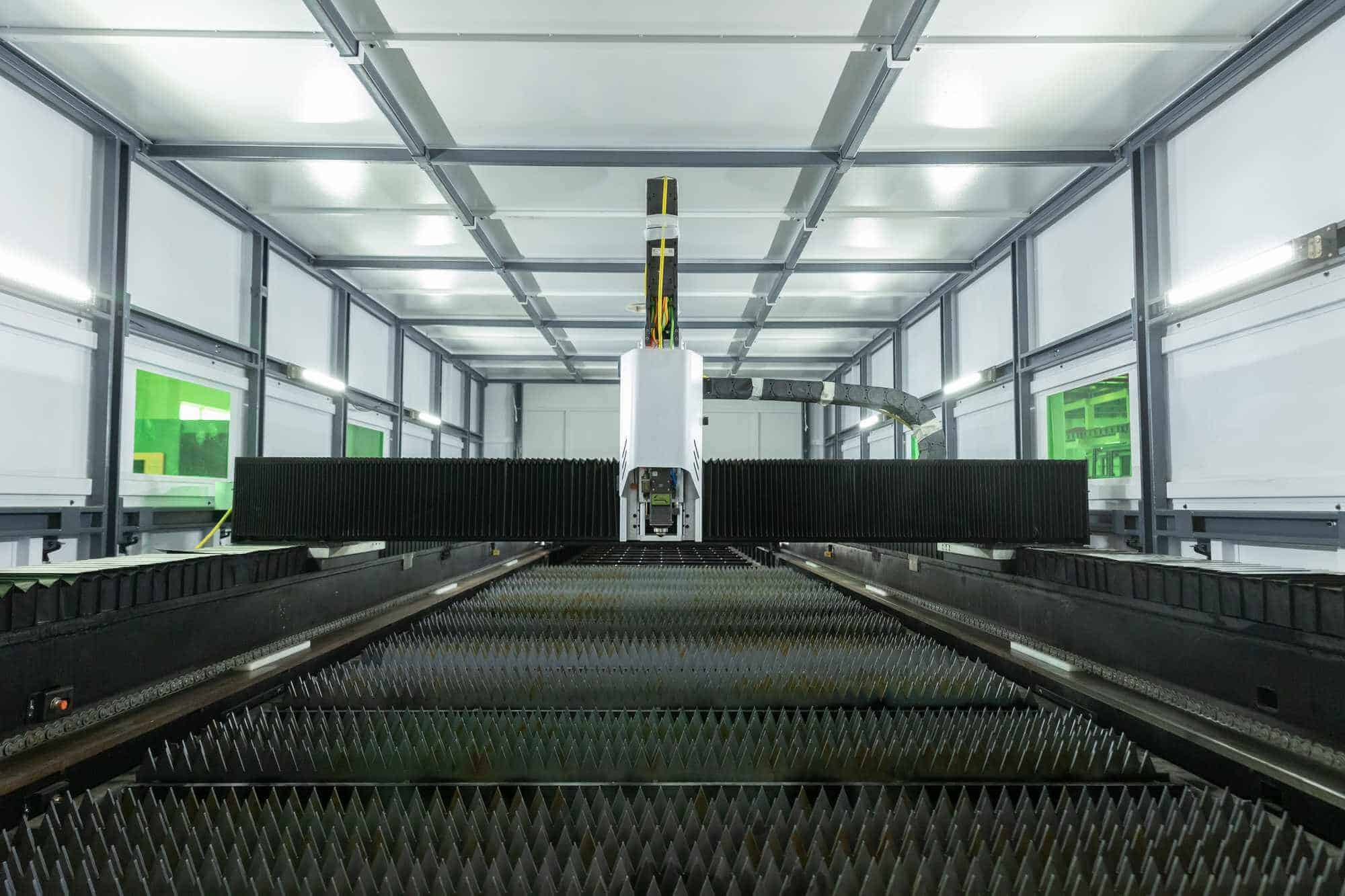 Fiber laser cutting machine