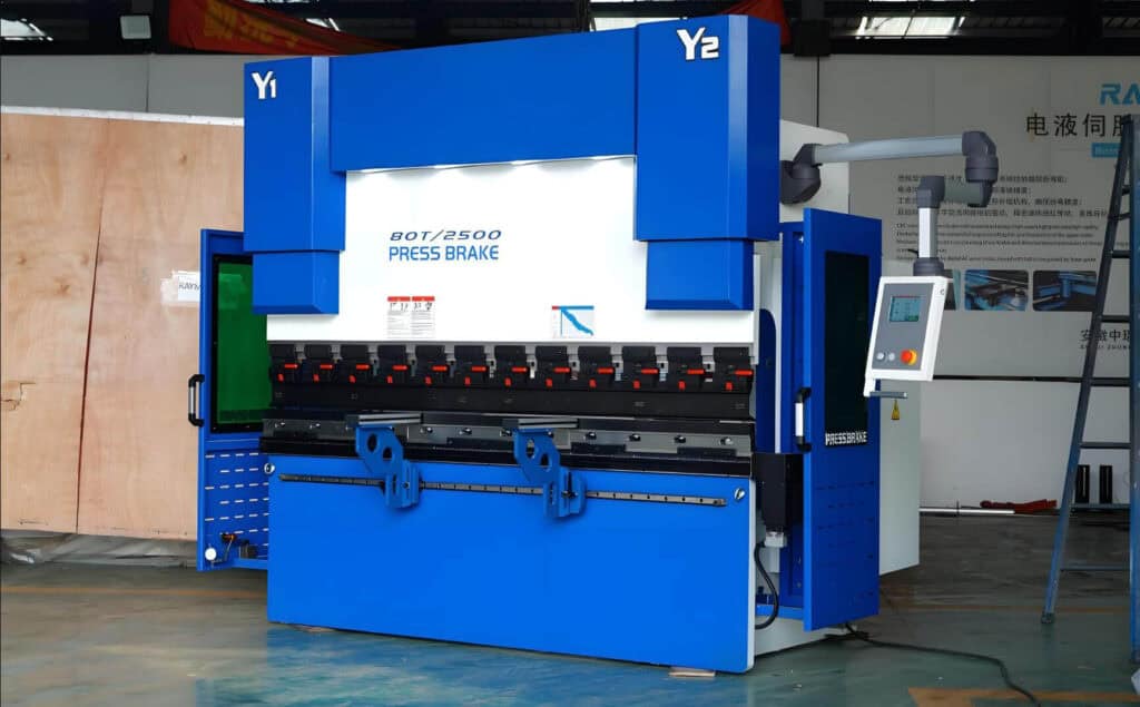 Prensa plegadora hidráulica CNC de metal, pequeña, de 60, 75 y 80 toneladas x 8 pies, de 3 ejes y económica, a la venta