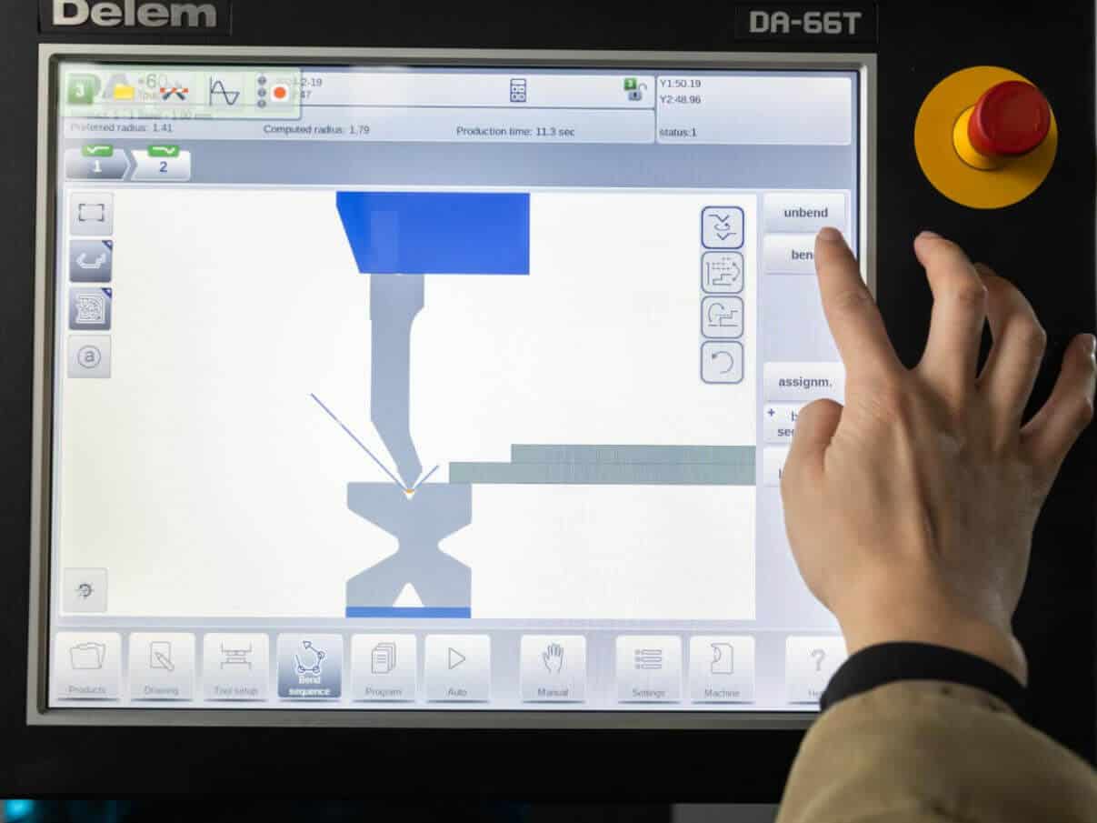 Raymax CNC press brake controller with tooling setup and bending simulation