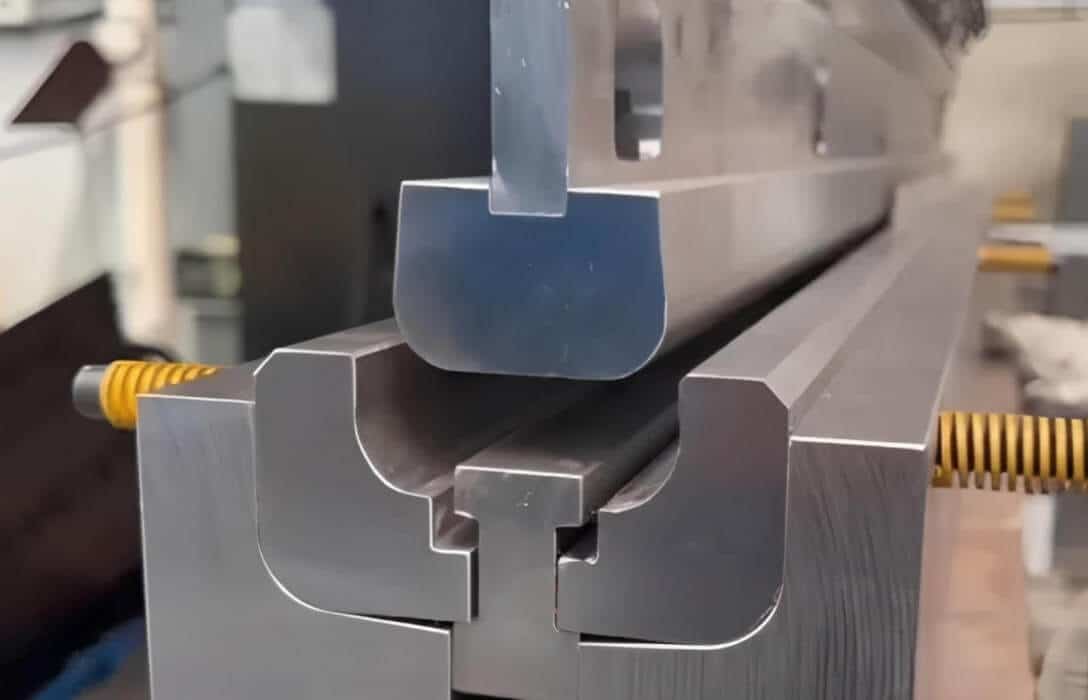 U-shaped lower dies