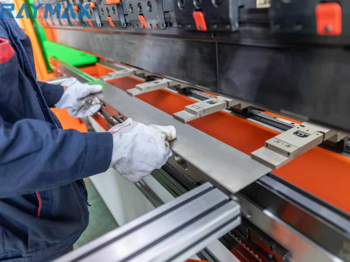Workpiece against the backgauge finger